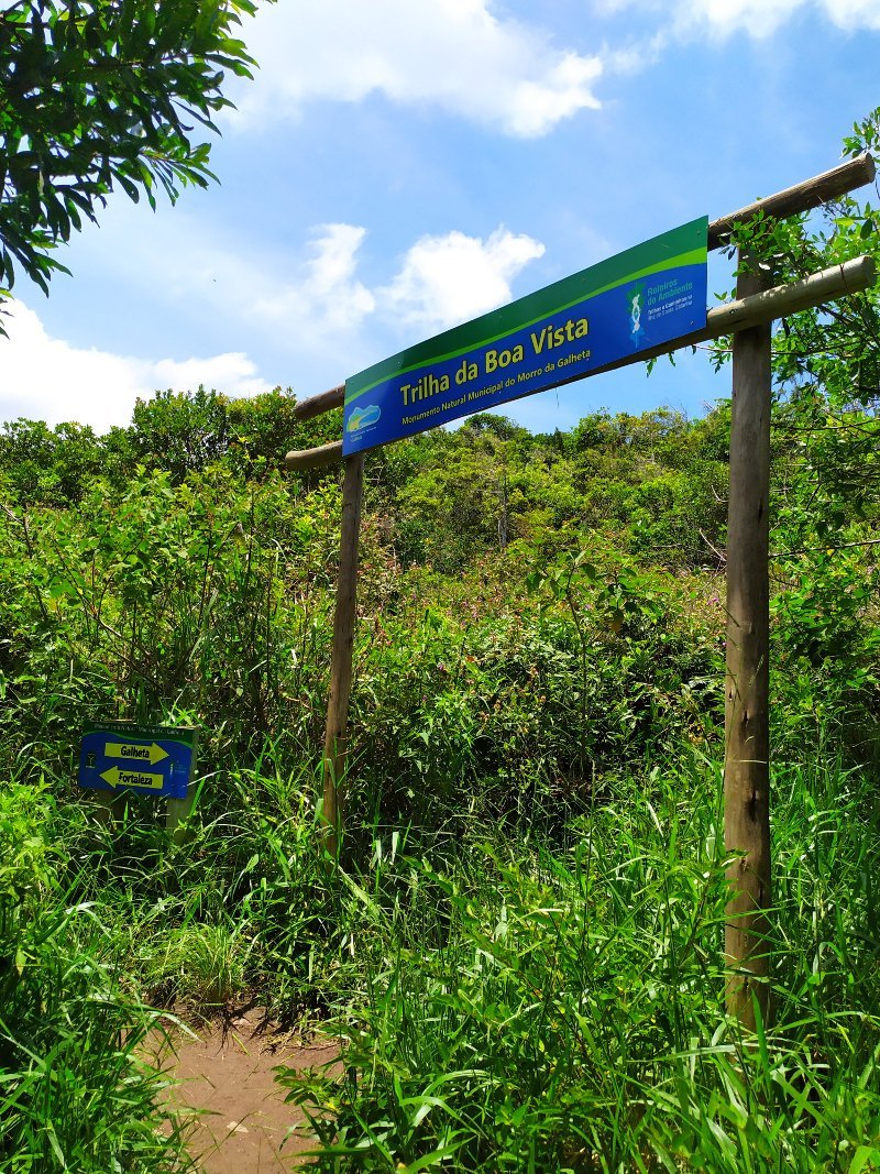 Placa de sinalização para a trilha da Boa Vista