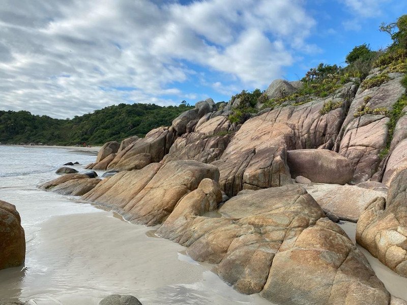 Vista rochas - Trilha da Praia dos Ilhéus