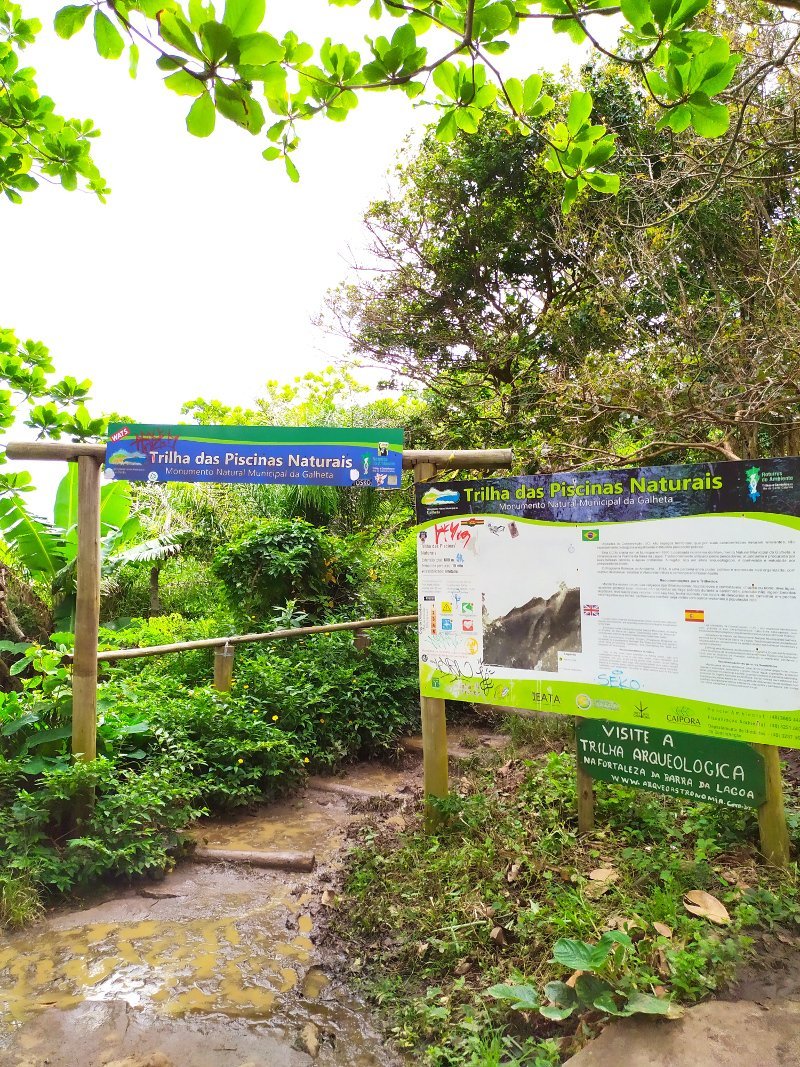 Entra placa principal na Trilha das Piscinas Naturais da Barra da Lagoa