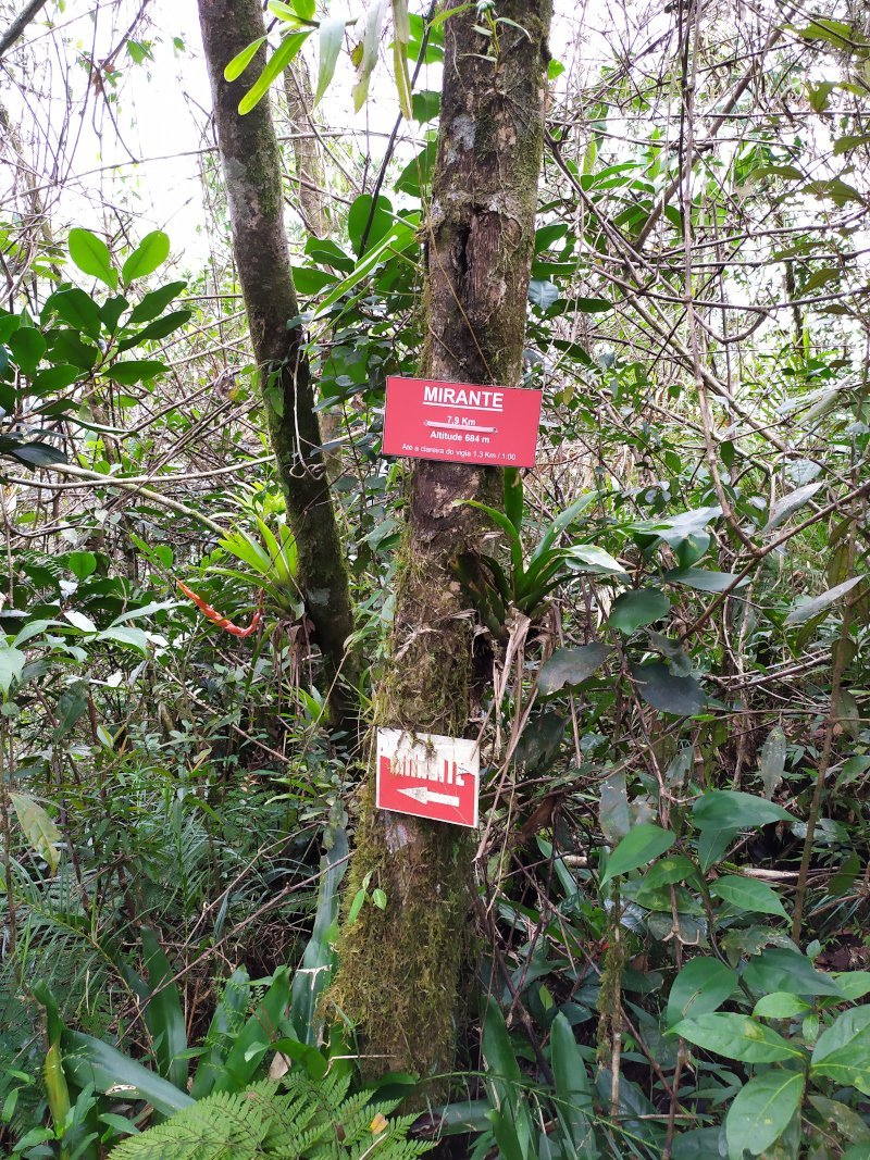 Indicação mirantes na Trilha do Monte Crista